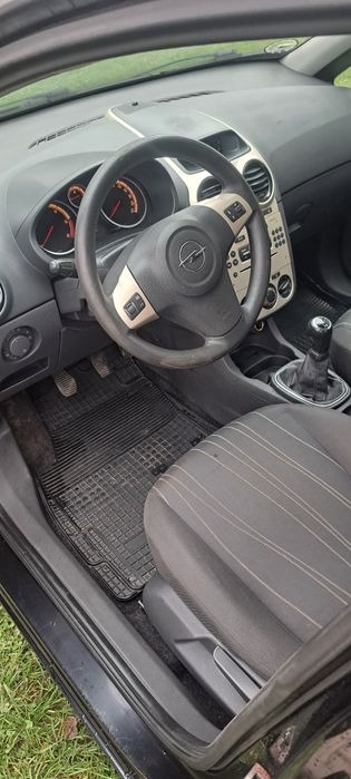 Opel corsa D  1.3 cdti  rar efectuat