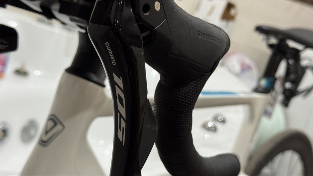 Продам карьоновый шоссейный велосипед