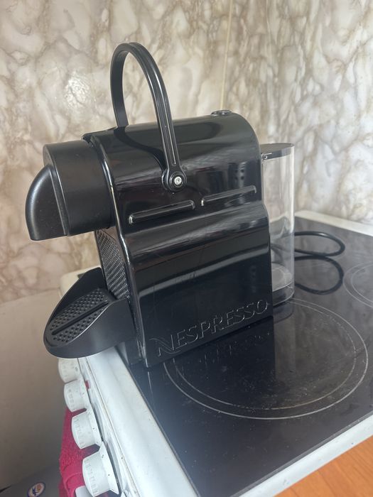 Кафемашина Неспресо Инисия / Nespresso Inissia