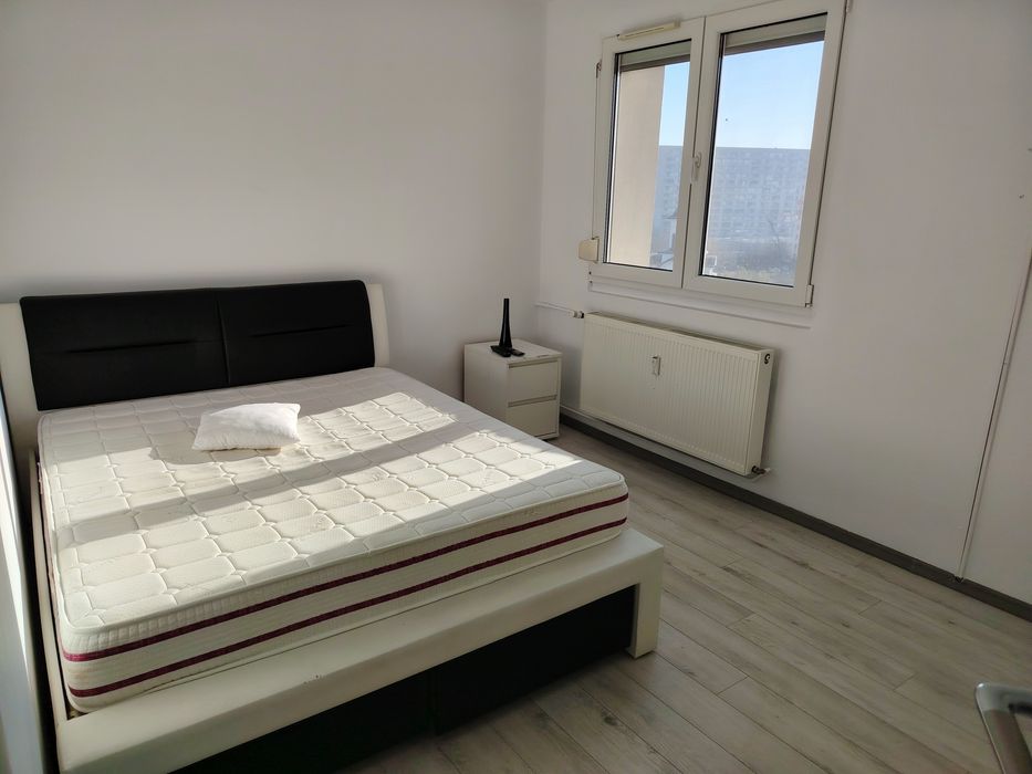 Vând apartament 3 camere Titan