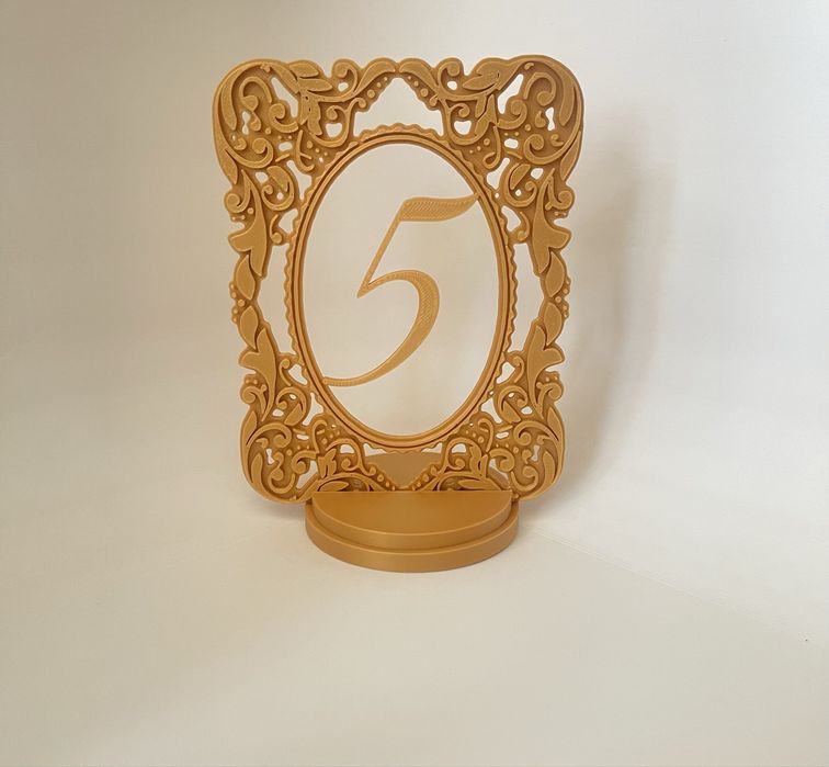 Табелки с номера за маси