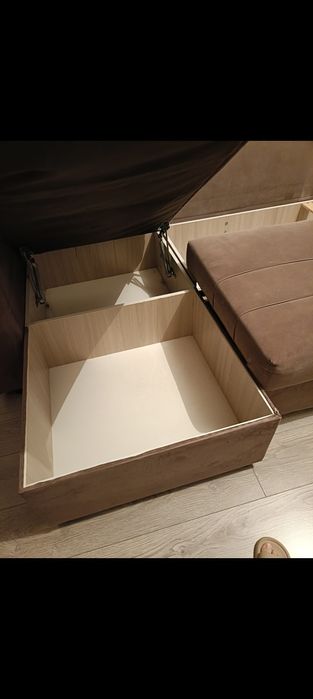 Диван угловой ,тахта чистые