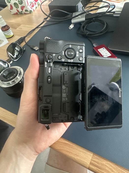 Vand sony a6400+cage+3 baterii in garantie inca un an