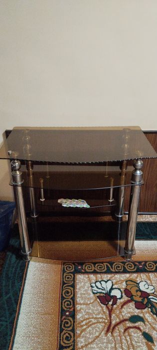 Telvizor uchun (32 va 42 duyumli) oynaliy padstavka