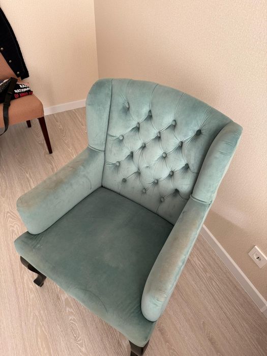 Бархатное кресло