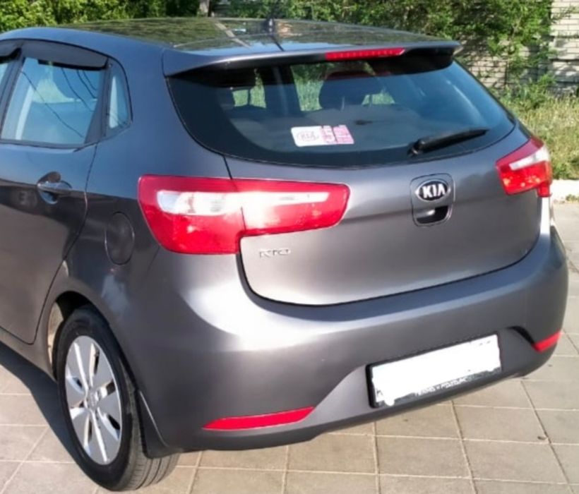 Бампер задний на Kia Rio