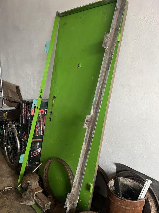 Продам входную дверь