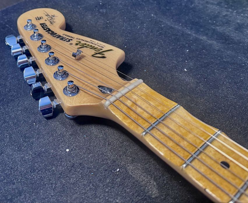 Китара с Куфар-Fender Yngwie Malmsteen Strat Copy Model