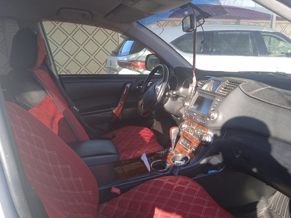Машина Toyota Highlander