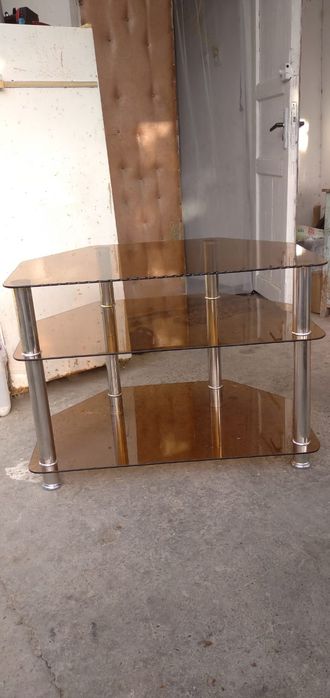 Стеклянная тумбочка под телевизор