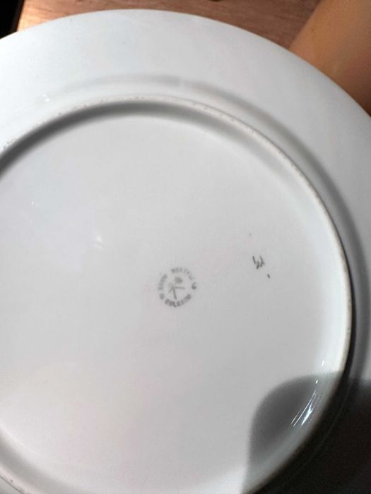 Сервиз за хранене, може по отделно чинии, златен кант и сини цветчета