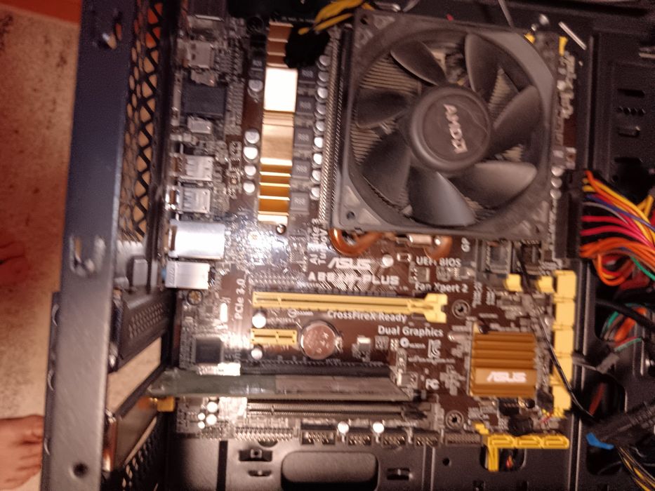 Vând pc AMD 8gb Ddr3 ieftin