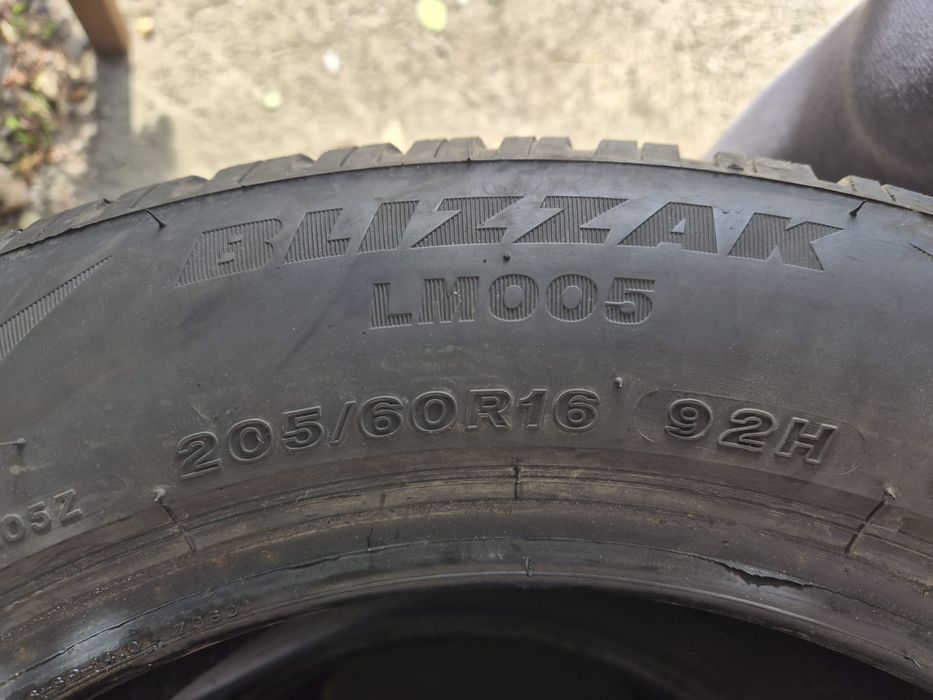 Anvelope de iarna  Bridgestone Blizzak Lm005
Dimensiuni: 205/60/R16
Pret 200 de lei