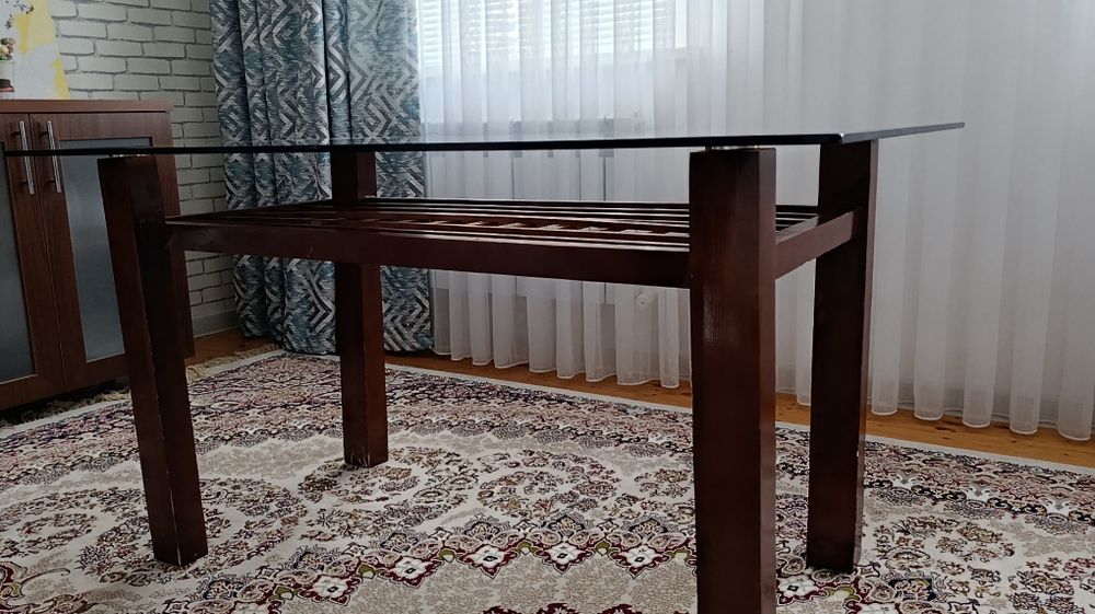Продается стол стеклянный