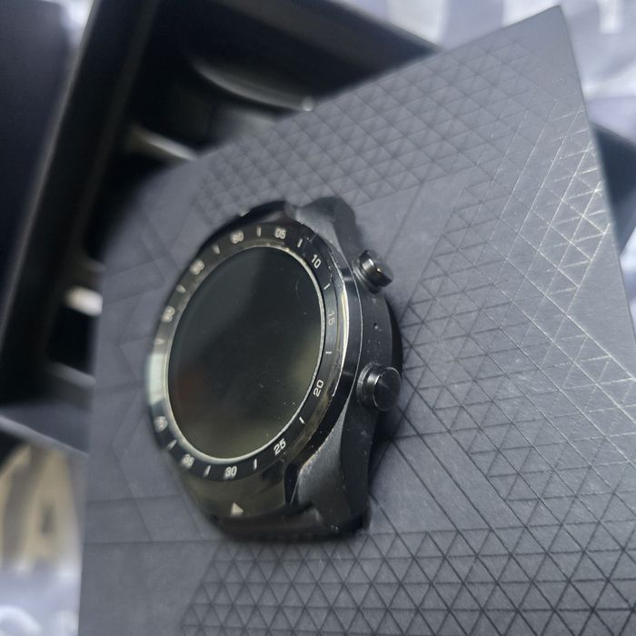 Смарт часовник Mobvoi TicWatch Pro,WF12106