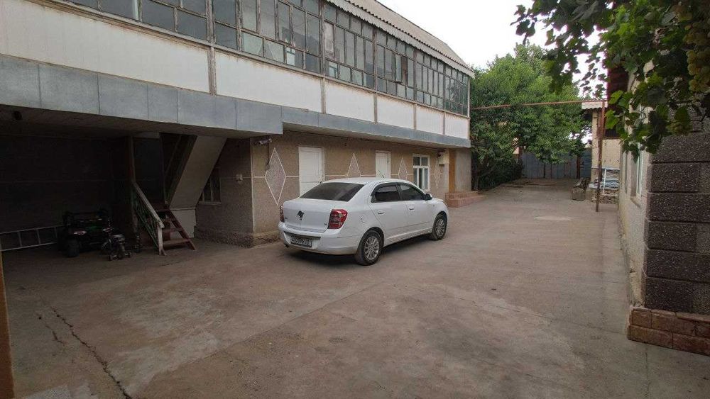 Продается большой дом с мебелью и техникой в Азадбаше.