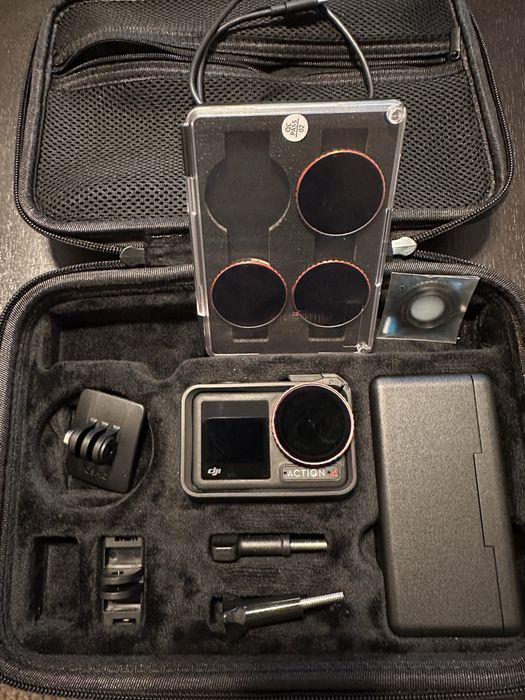 Vând DJI Osmo Action 4 Adventure Combo