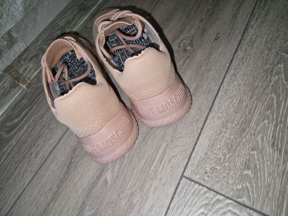 Оригинални нови маратонки moschino