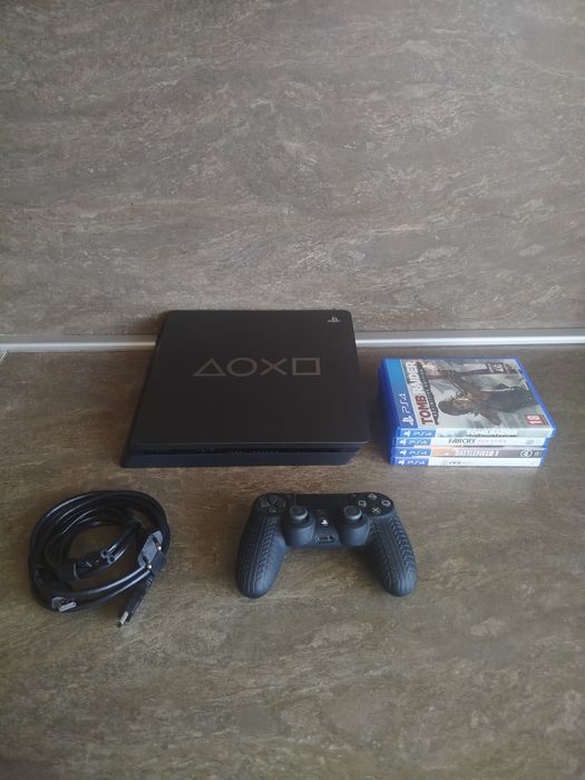 Playstation 4 Slim 1TB +джойстик и игри
