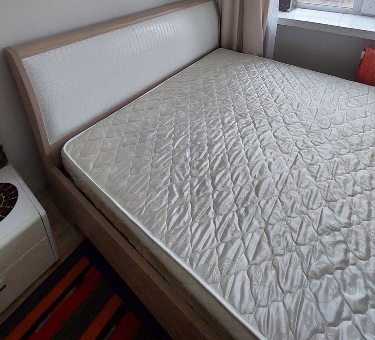 Кровать двуспальная