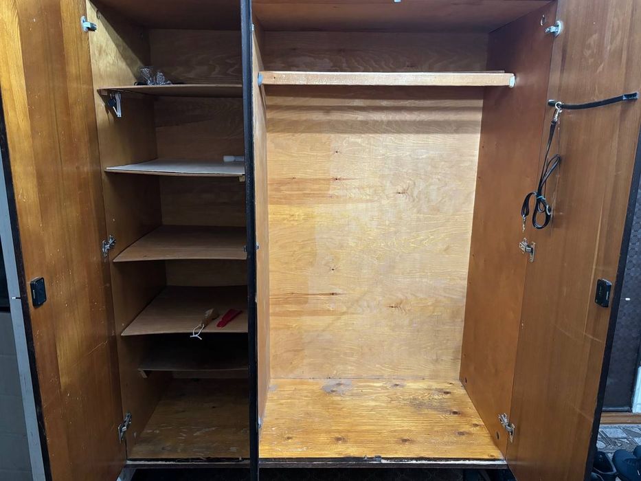 Продам б/у шифоньер производство СССР