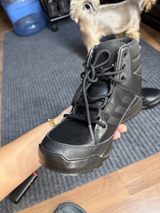 Продам ботинки Adidas