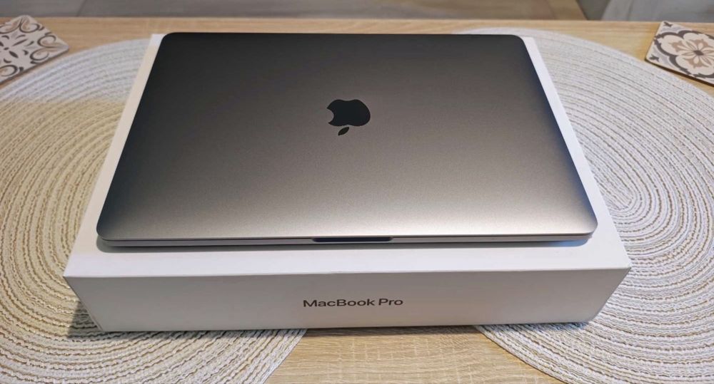 MacBook Pro M1 | 256Gb SSD | 8GB RAM – Stare excelentă