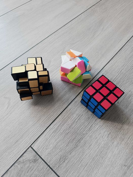 Set Cuburi Rubik