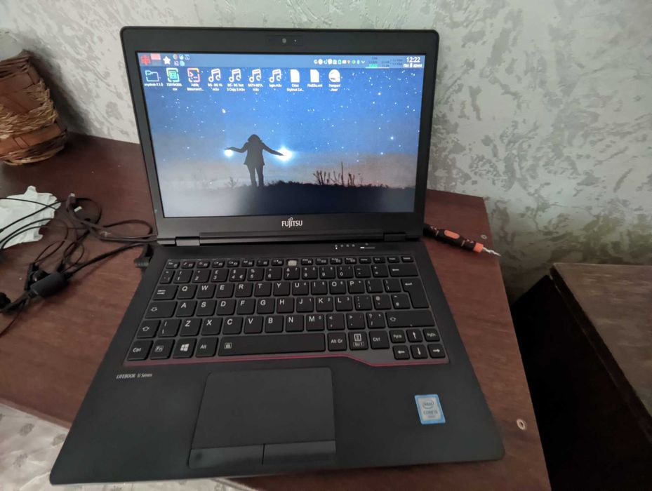 Лаптоп Fujitsu U727 i5-6200u 4gb RAM без диск
