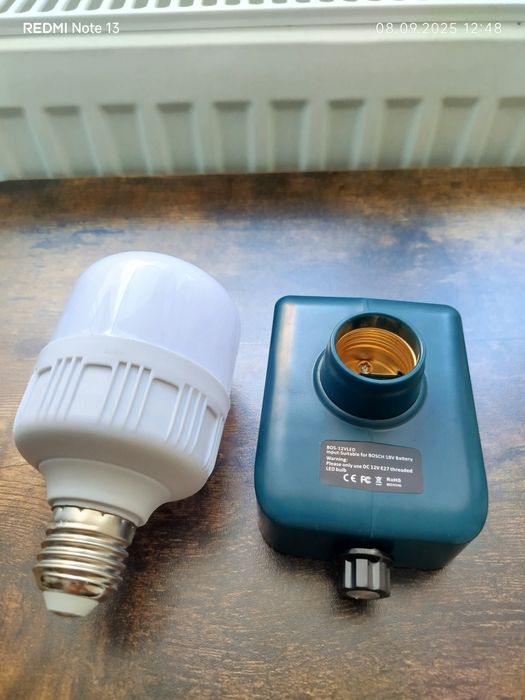 Lampă  fără fir compatibilă cu bateria sistemului Bosch GBA