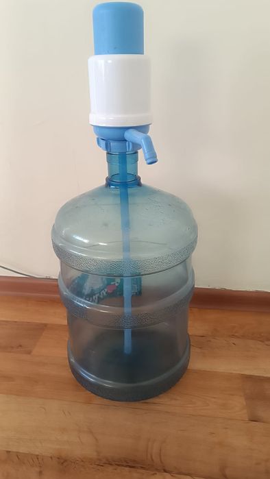 Помпа с бутылкой для воды