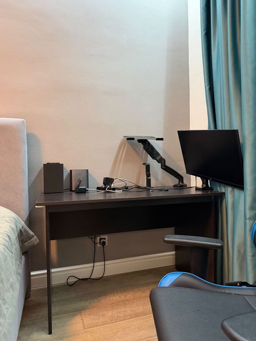 Продается стол рабочий с креслом