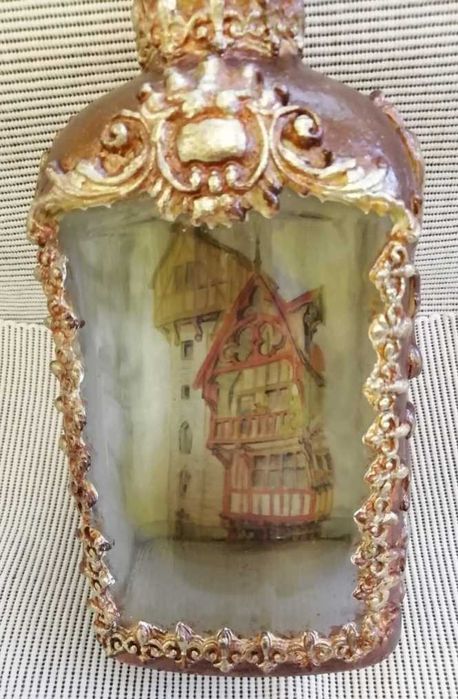 Ръчно декорирана бутилка