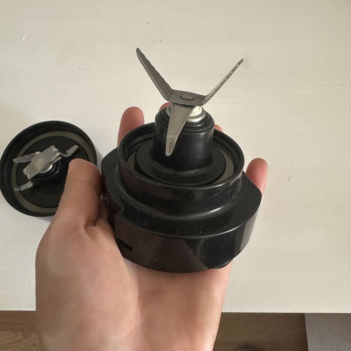 Продам два ножа для блендера.