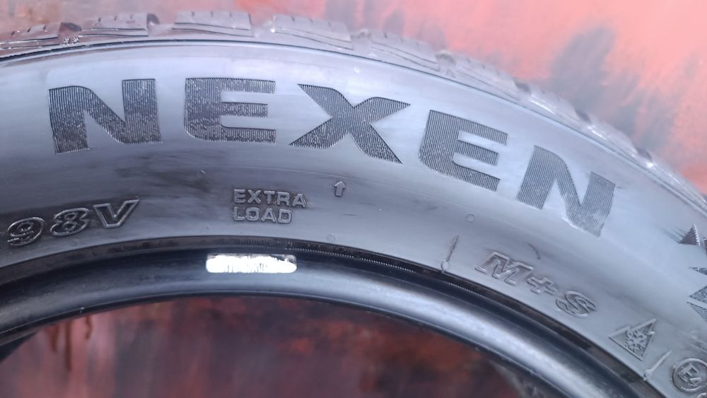 215/55/17 Nexen .