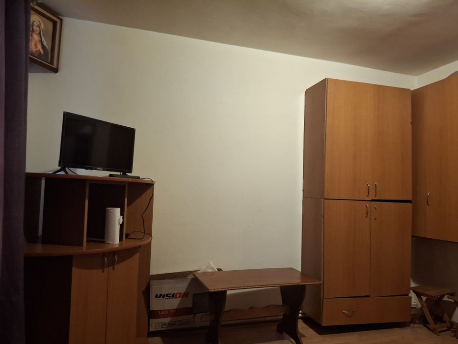 Vând camera de cămin transformata in garsoniera