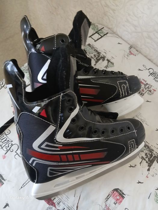 Коньки хокейные для льда