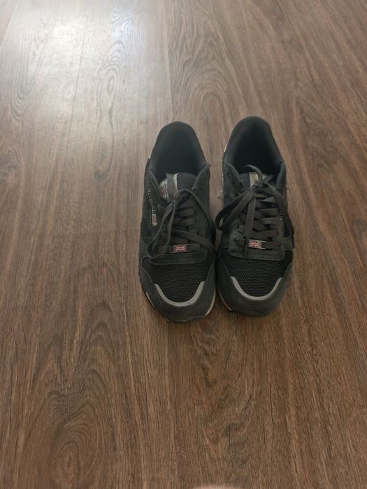 Кроссовки продаю