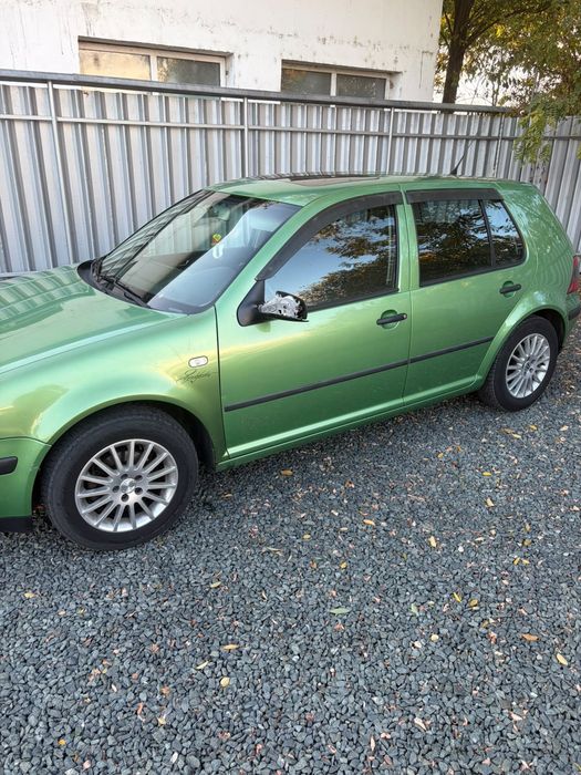 VOLKSWAGEN Golf 2000 — imagine 3