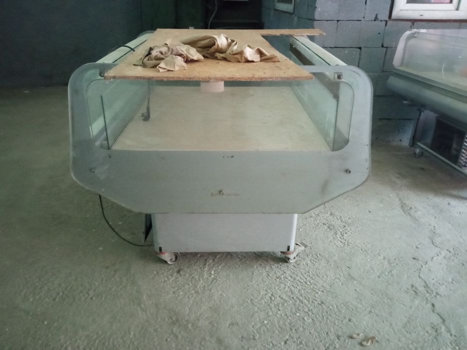 Холодильная витрина бу