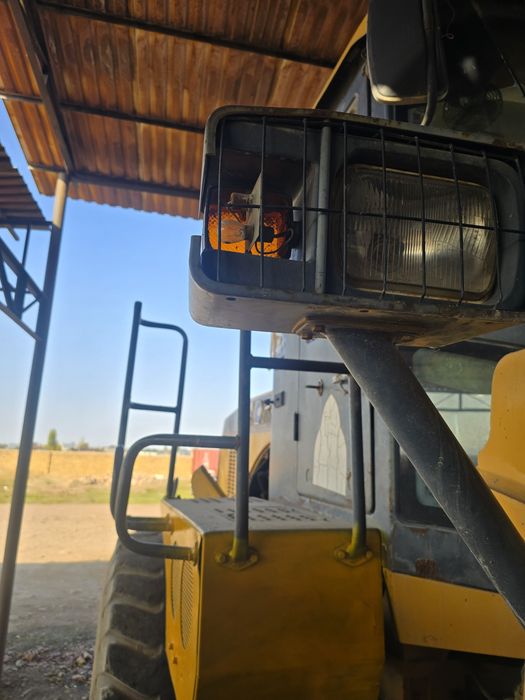 Фронтальный погрузчик