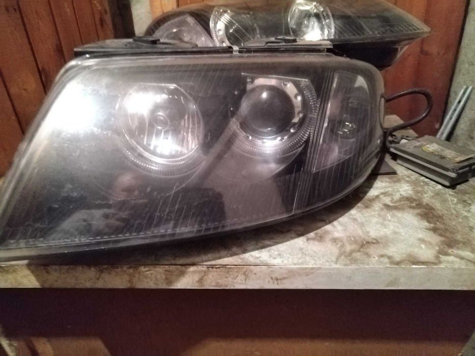 Продавам фарове за Фолксваген Пасат В5.5на HELLA и на DEPO 2 комплекта