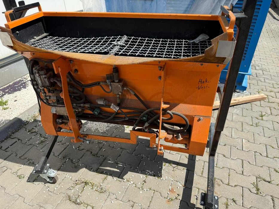 Autospeciala maturatoare HAKO Citytrac 4200 cu multe accesorii