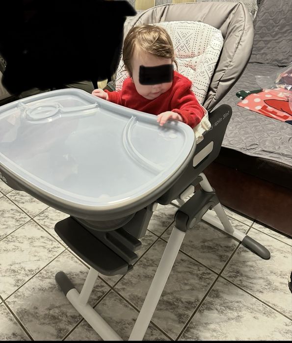 Scaun de masa  copil in satre foarte buna ,am si cutia lui originala