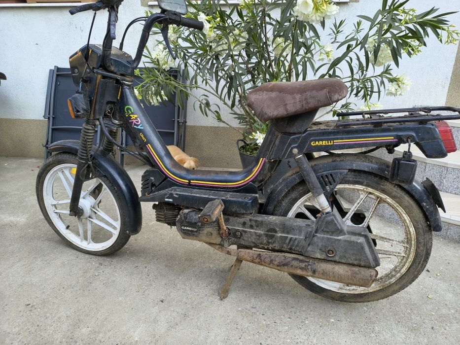 Motoretă cu petale