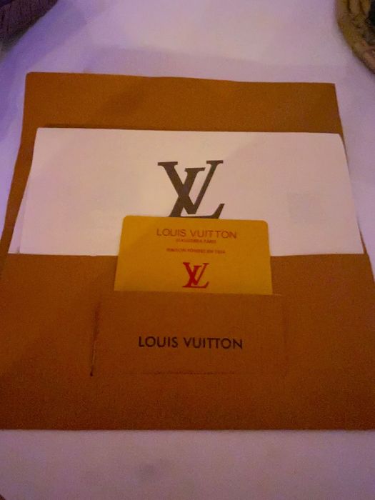 Vând L.V. model deosebit Nr 40