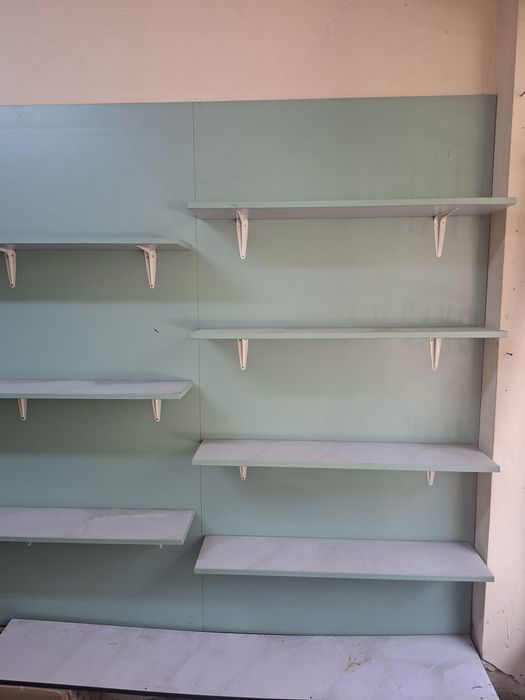 Стелажи за магазин