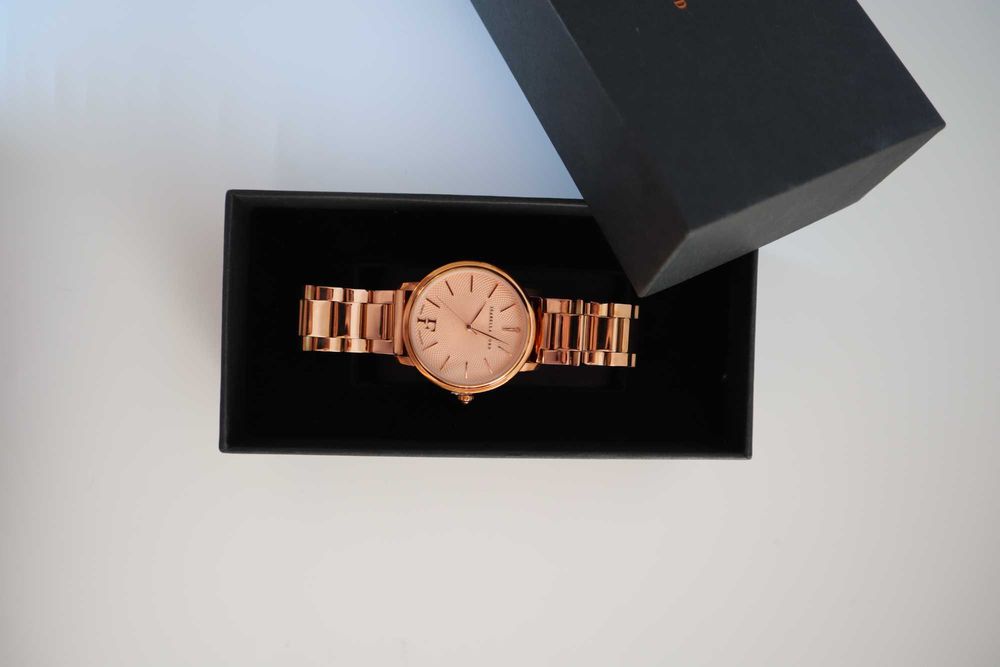 Дамски часовник Isabella Ford,
Иноксов часовник с диамант