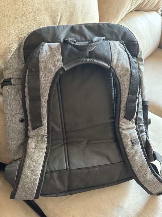 Ученическа раница Quicksilver - ортопедичен гръб - отлично състояние