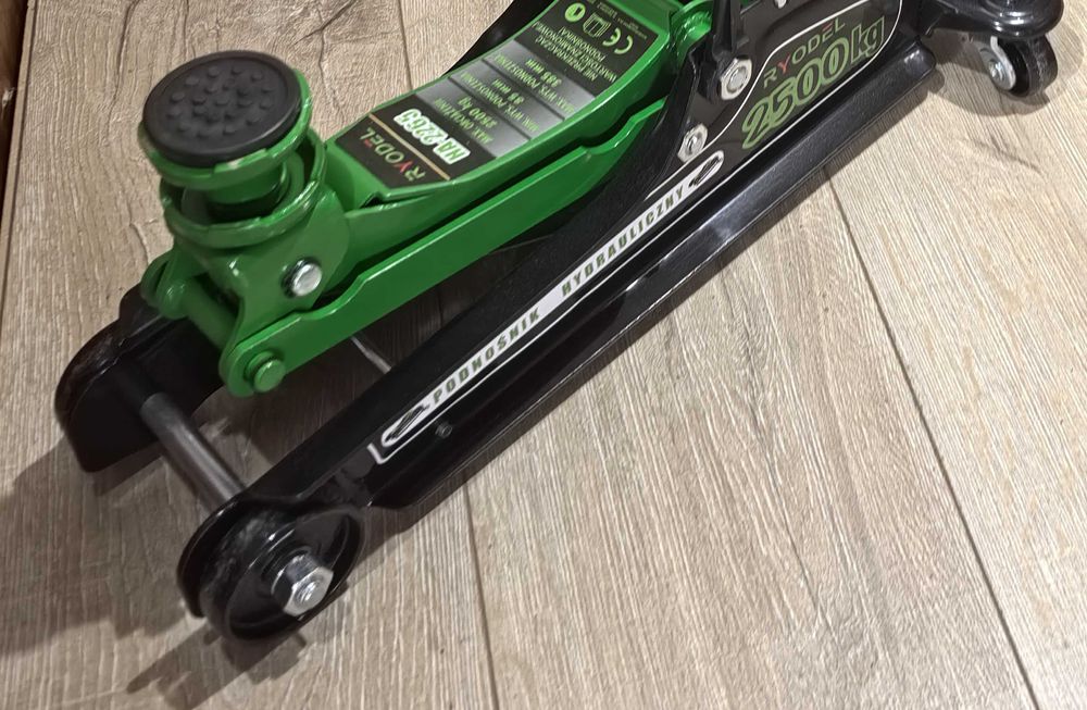 Cric auto 2,5T – Profil redus, ridicare usoara si sigura